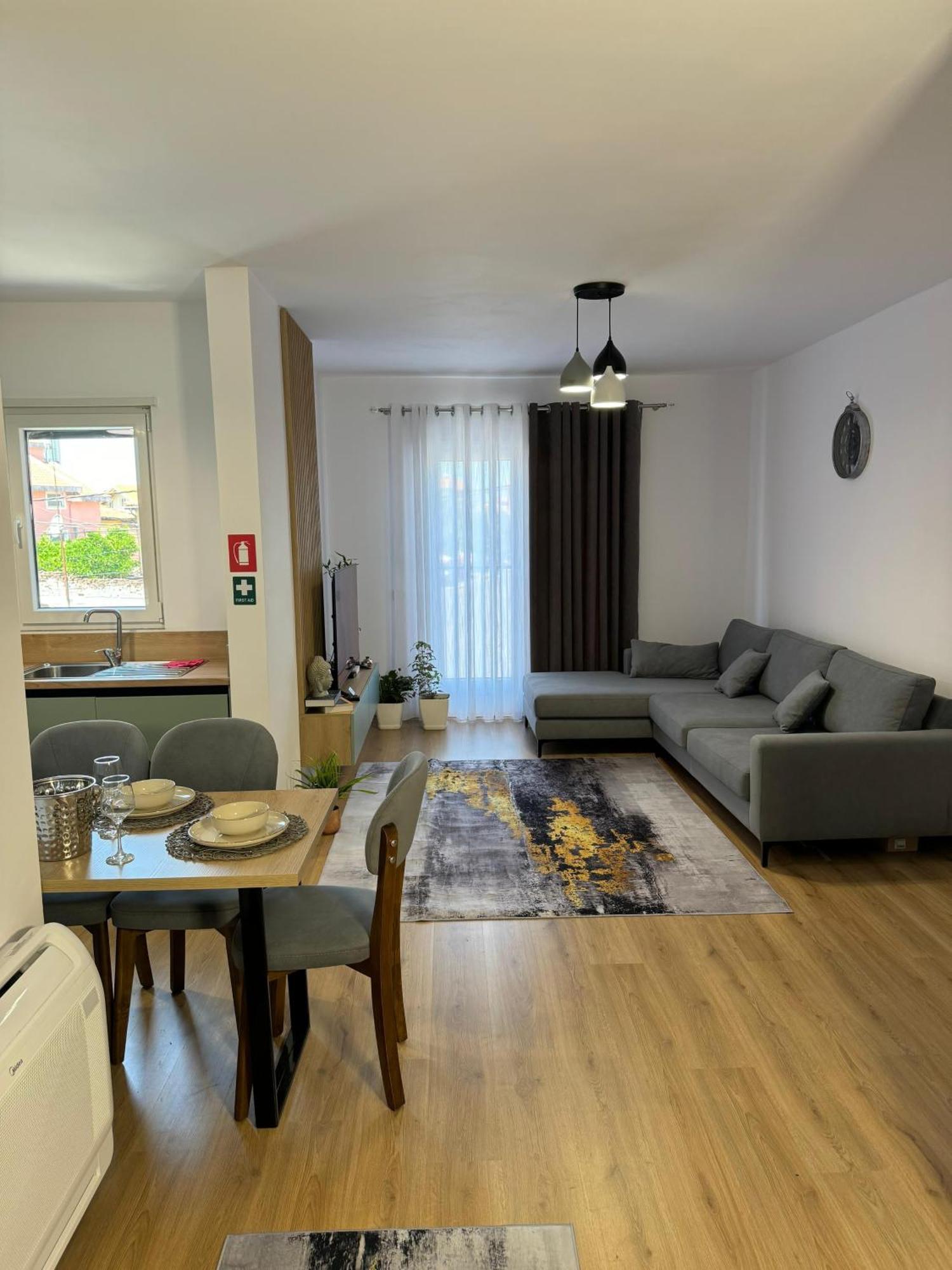 Apartment In City Center Шкодер Экстерьер фото
